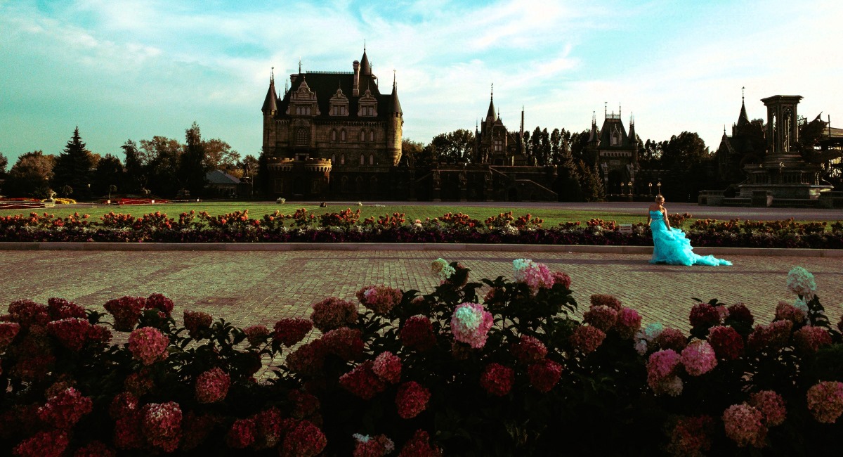 Woman in front of a castle