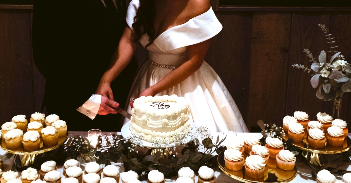 Couple cutting wedding cake